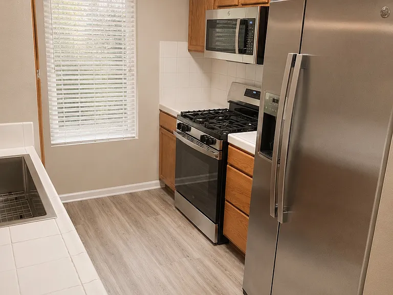 320 Caldecott Ln #108 — Photo 7