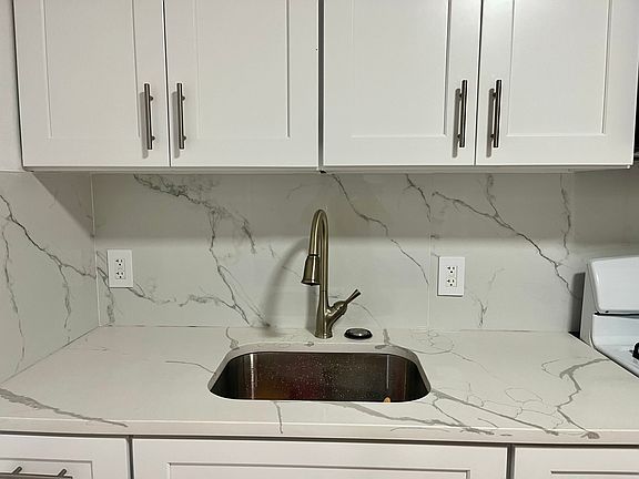 4th image of 118 Pequonnock St #2