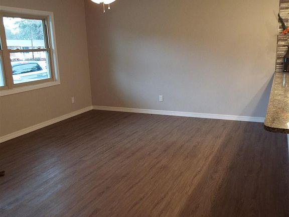 5th image of 3731 Forest Glen Dr