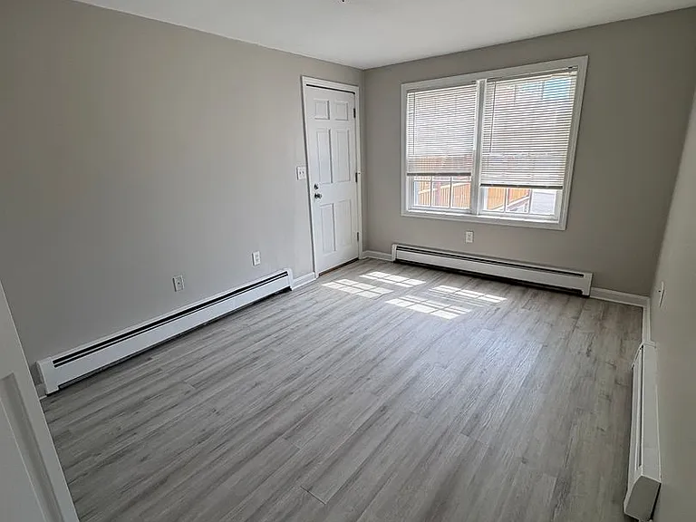 84 Cabot St — Photo 6