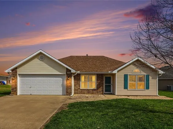 448 SW Laura Ln, Grain Valley, MO 64029