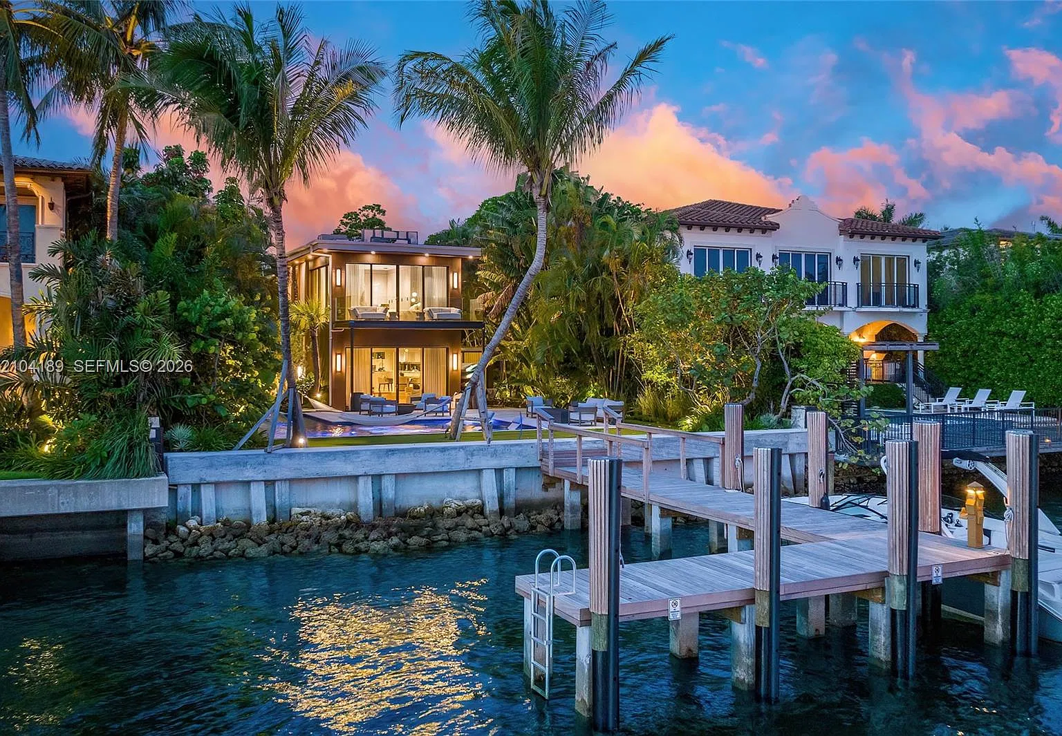 Hibiscus Island — Photo 1