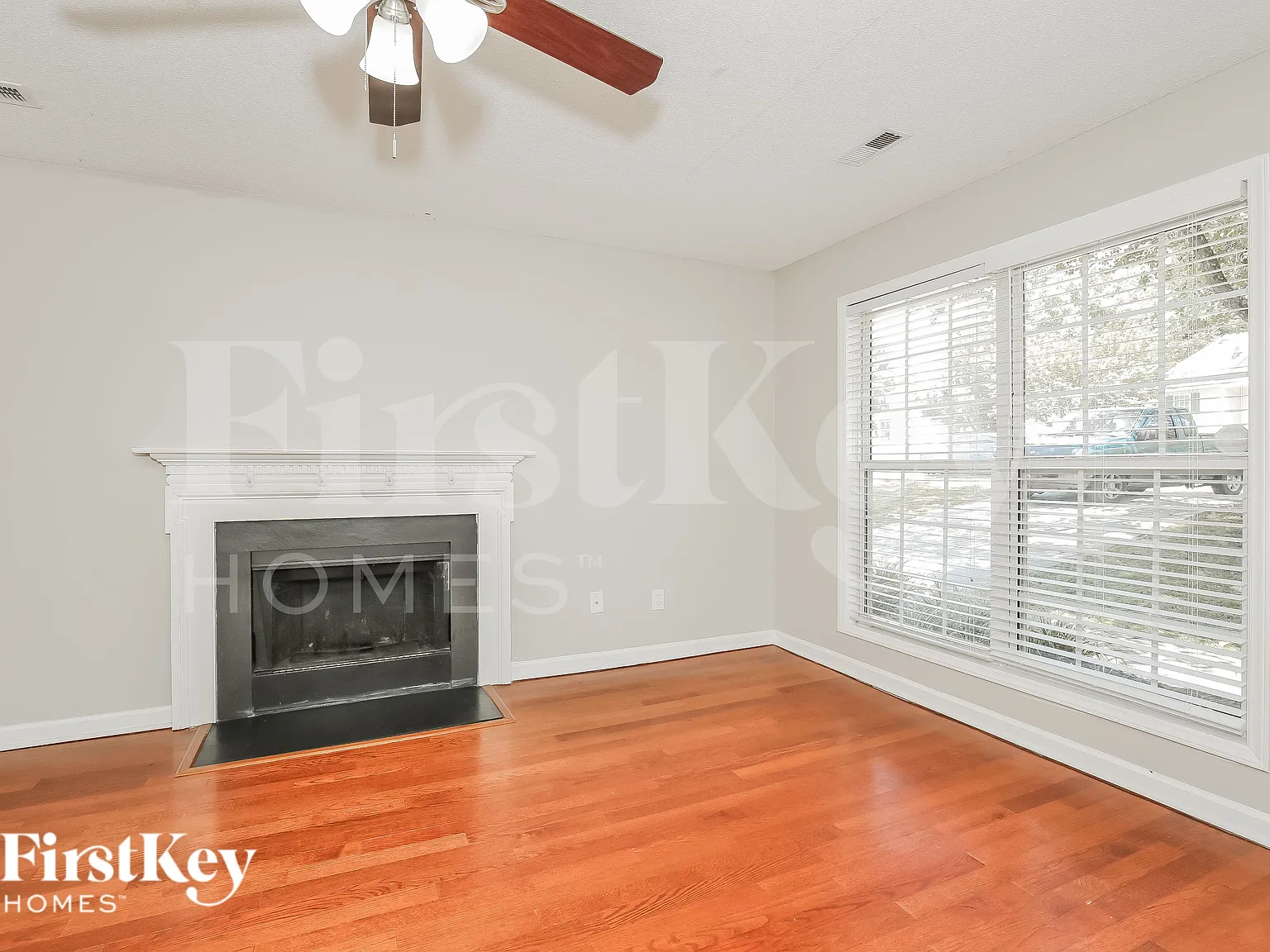3 bed, 2.0 bath, 1155 sqft, $1,960 — Photo 4