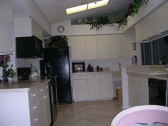 Updated Kitchen Appliances, Sink, Faucets, Ceramic Floor