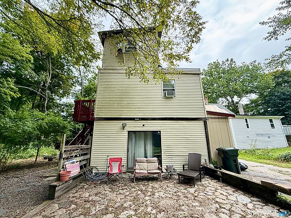 4th image of 622 Williams Street