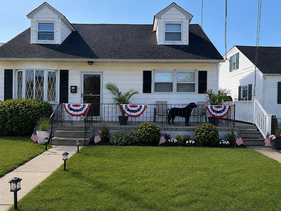 1st image of 712 W Beach Ave #A