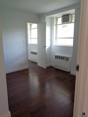 Sold by R New York | media 37