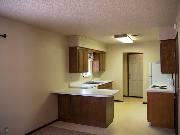 4th image of 319 Colby Lance St