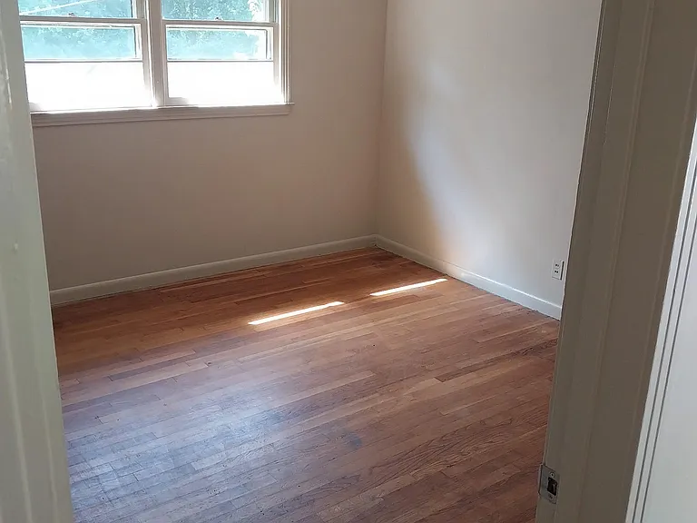 560 Owens Dr — Photo 9
