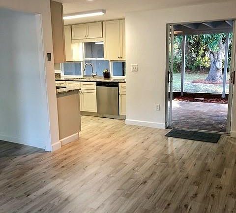 5th image of 6321 Saint Andrews Cir S