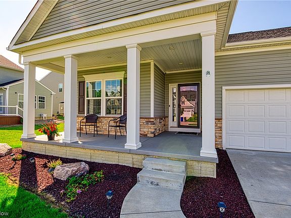 2nd image of 1592 Crescent Dr