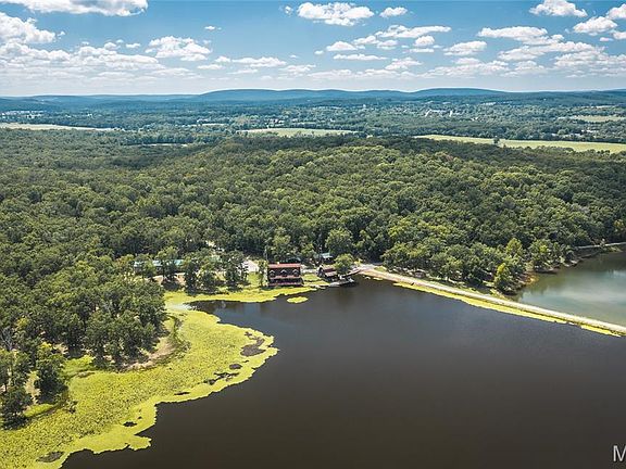 2nd image of 805 Vineyard Lake Rd