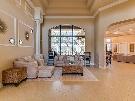 4th image of 10618 Versailles Blvd