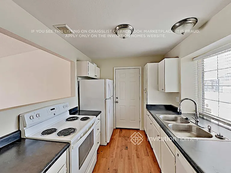 5840 S Perth Pl — Photo 10
