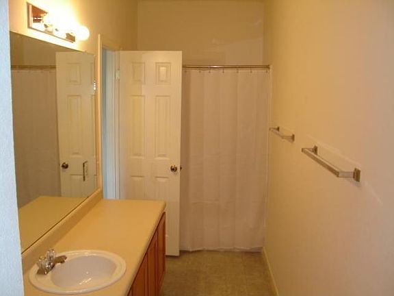 5th image of 4033 Barlow Dr