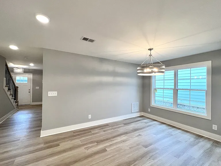 721 Hollie Way — Photo 7