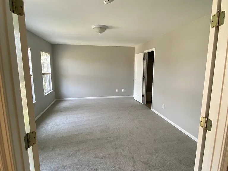 8601 Sunmont Dr — Photo 9