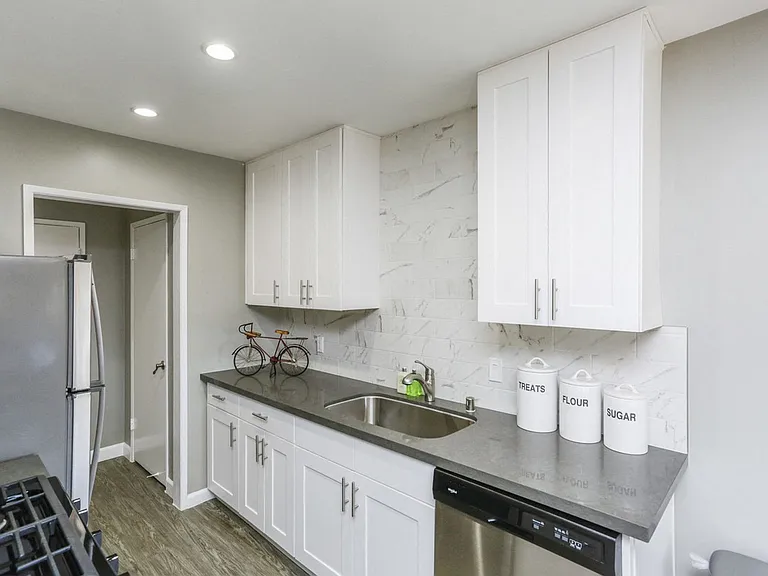 Sepulveda West Apartments — Photo 24