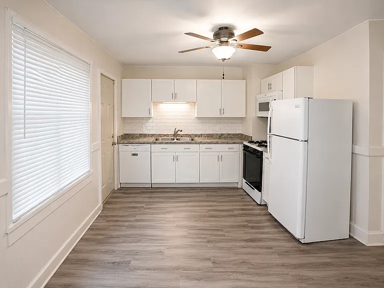 131 Eaton Ave — Photo 2