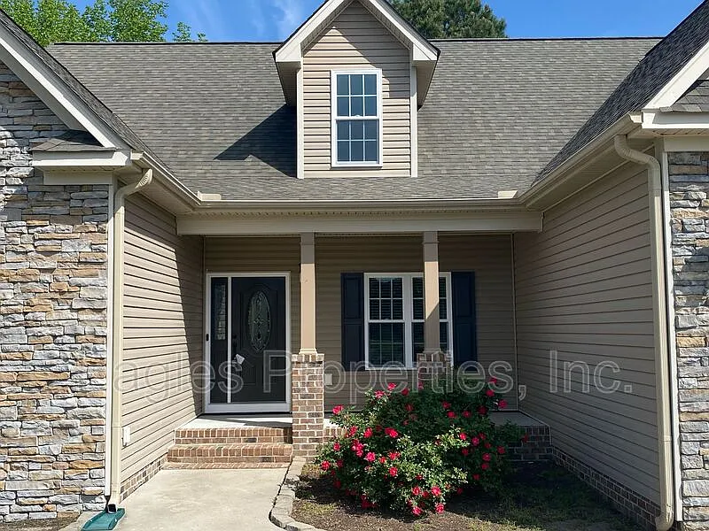 3 bed, 2.0 bath, $2,095 — Photo 3