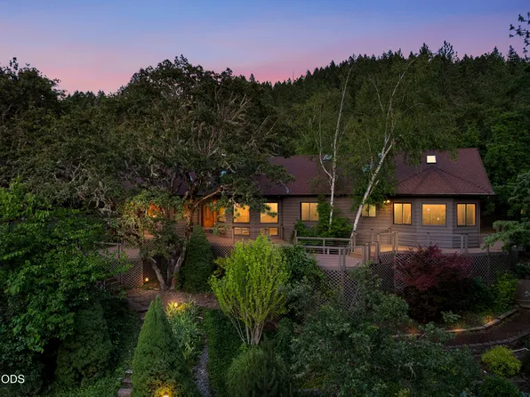 840 Shadow Hills Dr, Grants Pass, OR 97526