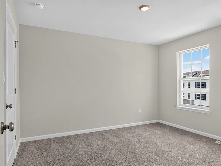 149 Essex Dr — Photo 31