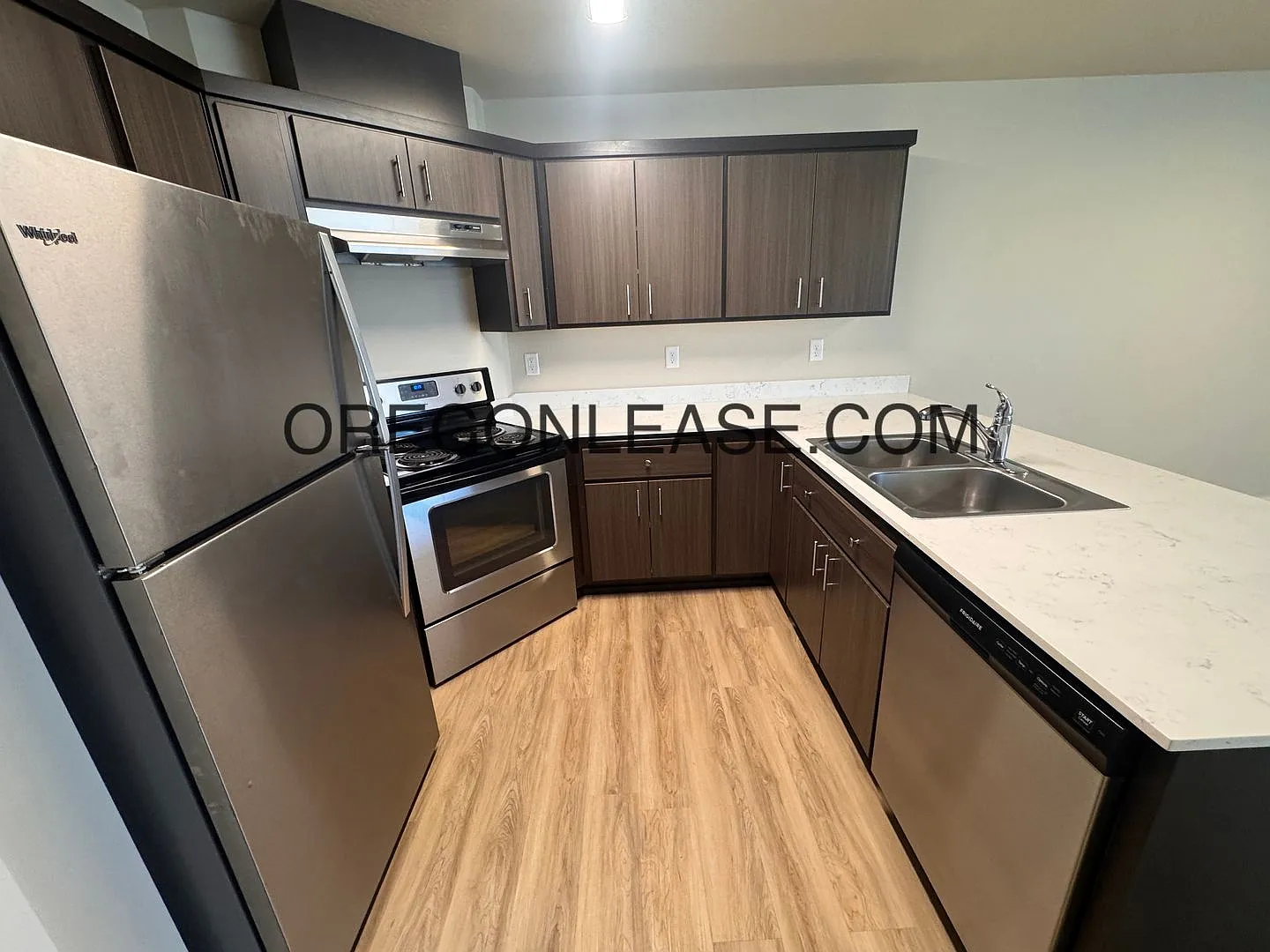 Newer 2-Bedroom Apartment 1100 Q St, Springfield — Photo 1