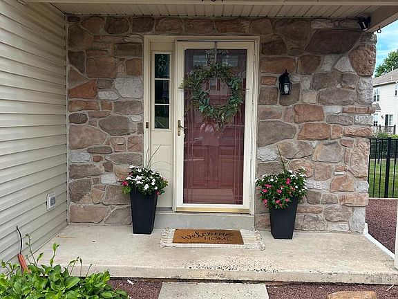 2nd image of 461 Berkshire Dr