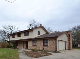 S74W32624 Twin Oaks Ct, Mukwonago, WI 53149