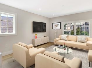 8 Crystal St FLOOR 3, Melrose, MA 02176