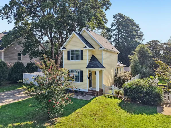 133 Raleigh St, Holly Springs, NC 27540