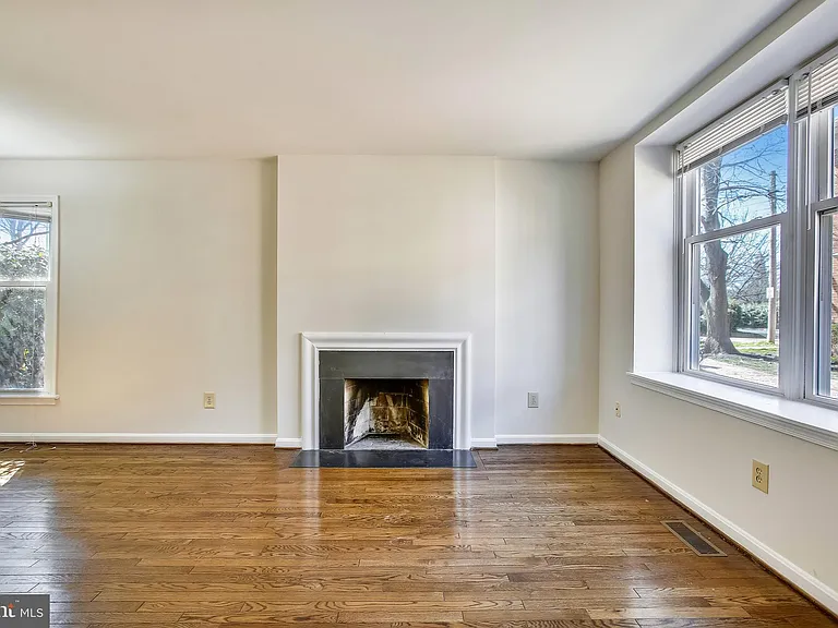 1525 Oronoco St — Photo 5