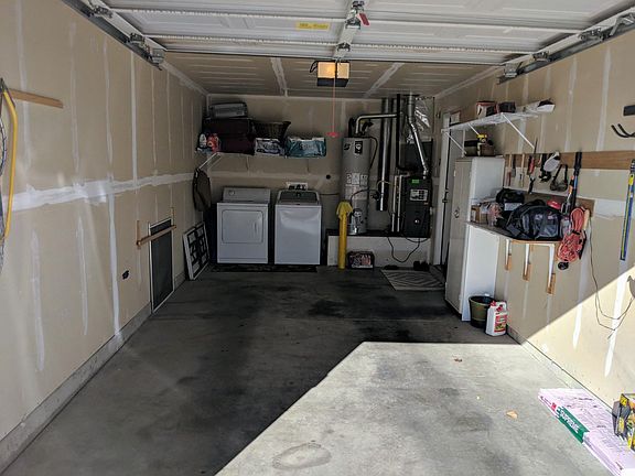 Garage/Laundry