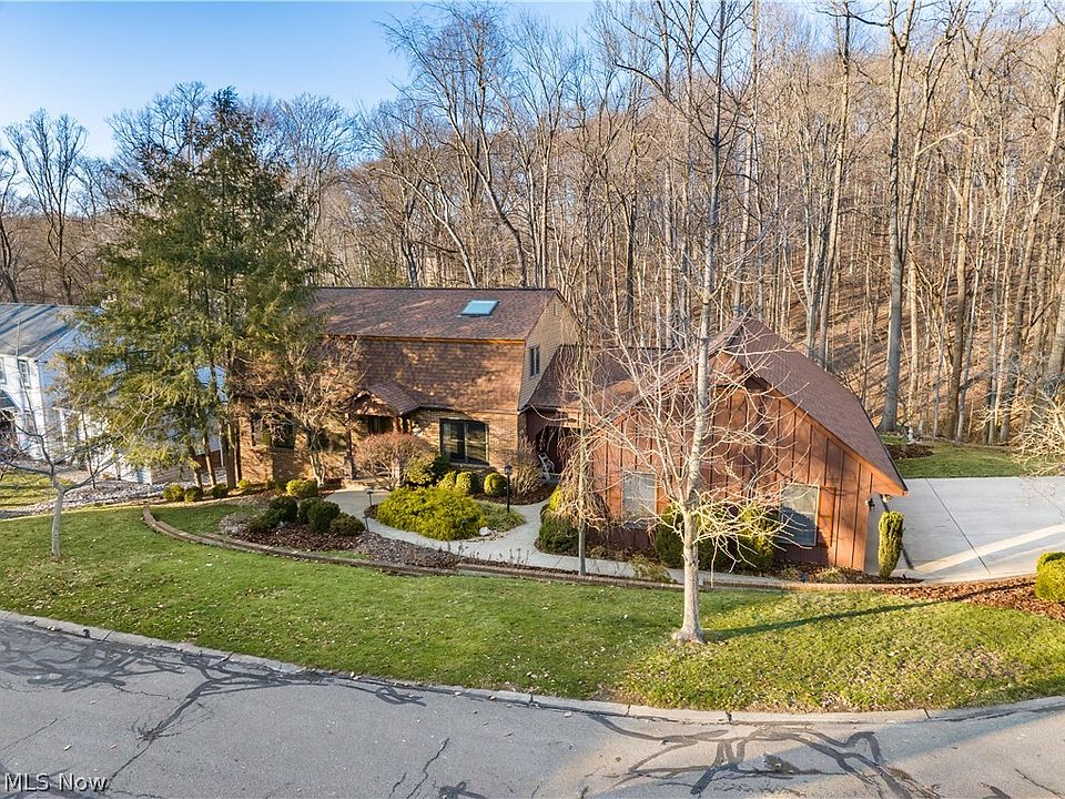 1st image of 905 Center Ct