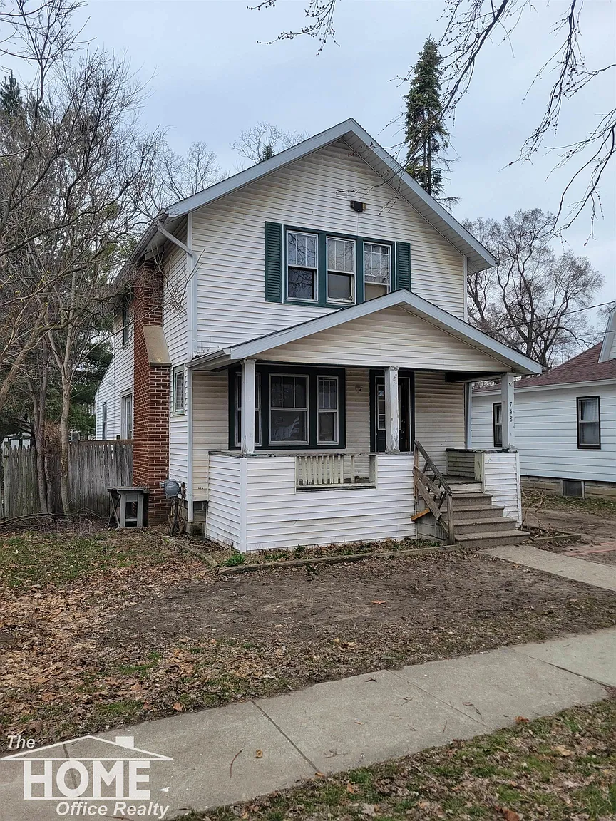 748 Broadway Ave photo 1