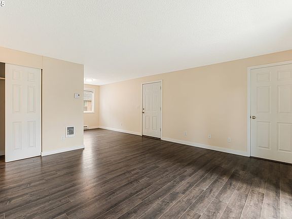 5th image of 16825 SE Powell Blvd