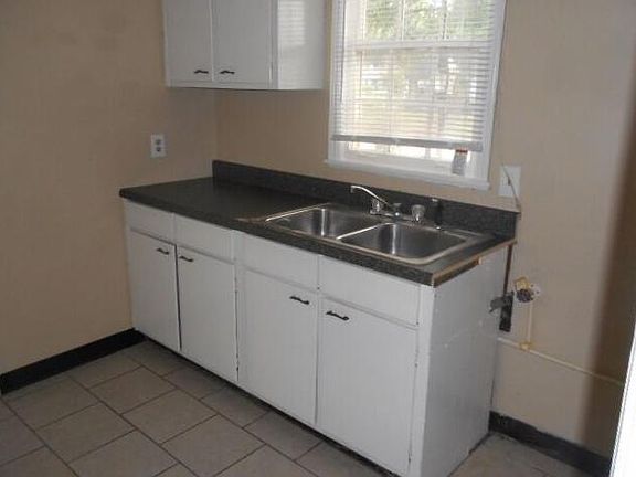 4th image of 1079 Chatwood St