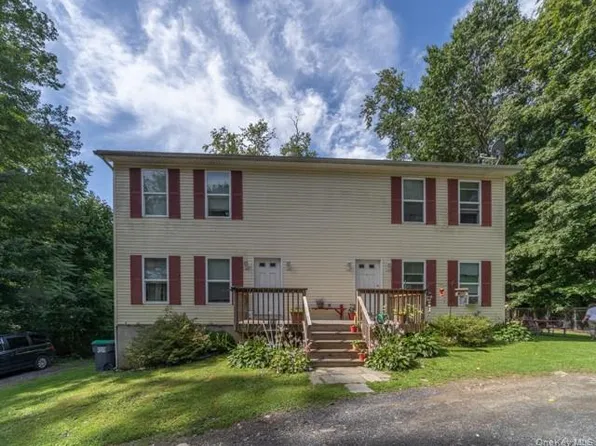 8 Mcdonough Way, Plattekill, NY 12568