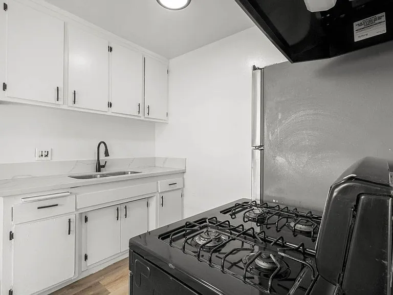 634 W 92nd St — Photo 18