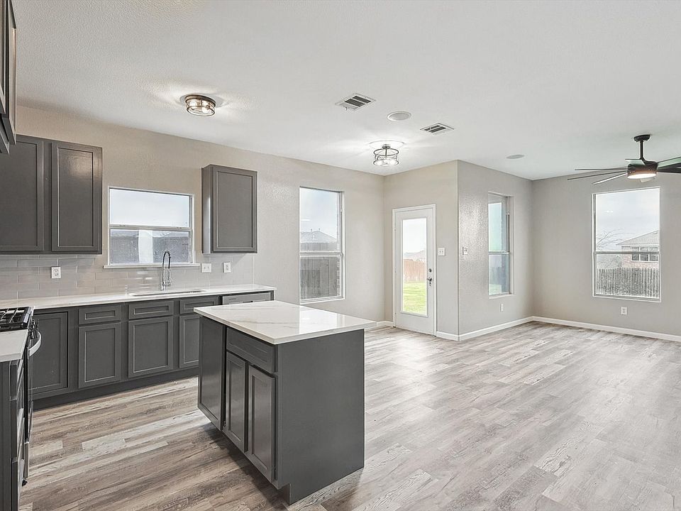 1st image of 407 Dartmoor Dr