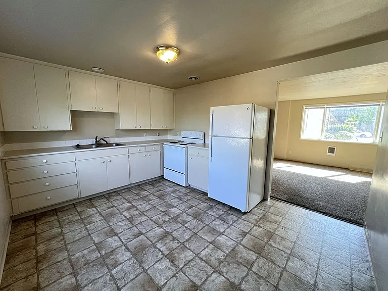 810 NW 23rd St — Photo 16