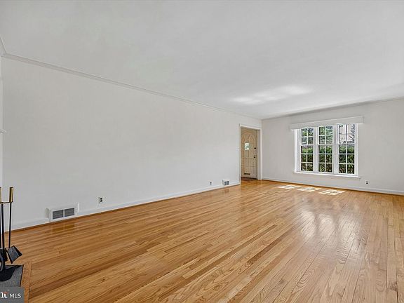 4th image of 907 Cedar Grove Rd