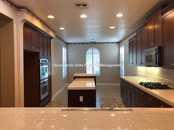 3rd image of 161 Rock House Cir S