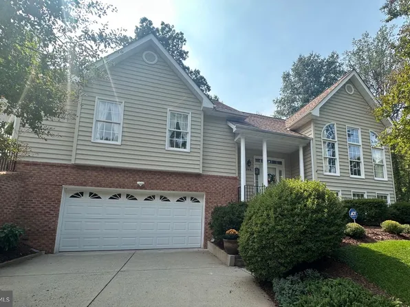 15918 Edgewood Dr, Dumfries, VA 22025