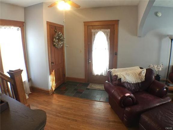 4th image of 7 Floral Ave