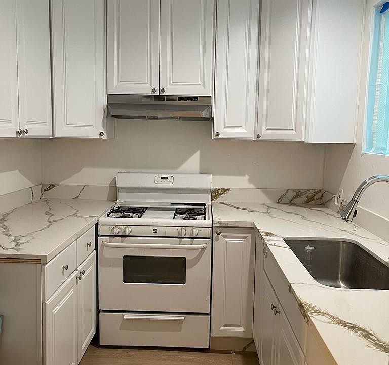 1st image of 300 Crosby St