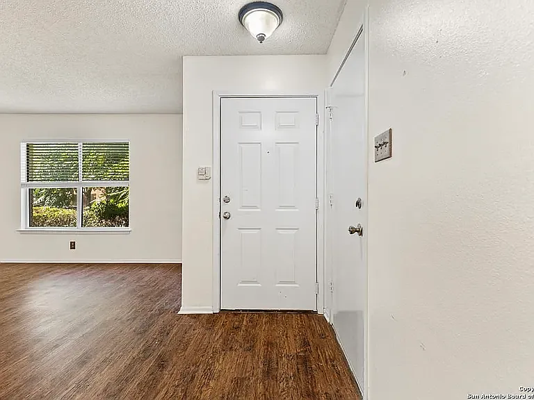 Building Photo - 9806 Kelton Dr