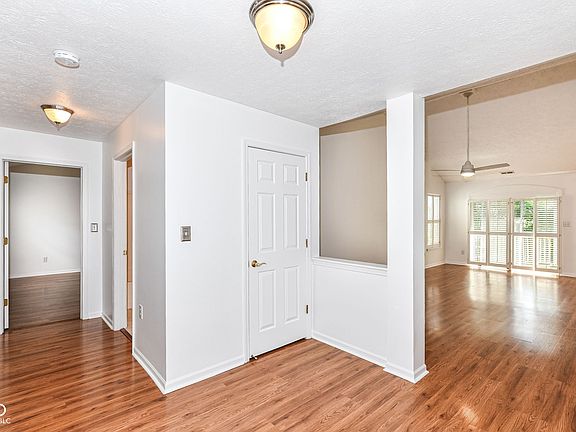 4th image of 9547 Longwell Dr
