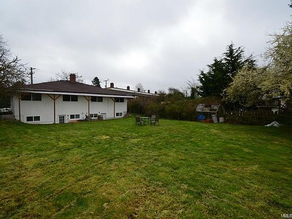 2nd image of 452 Craigflower Rd #450