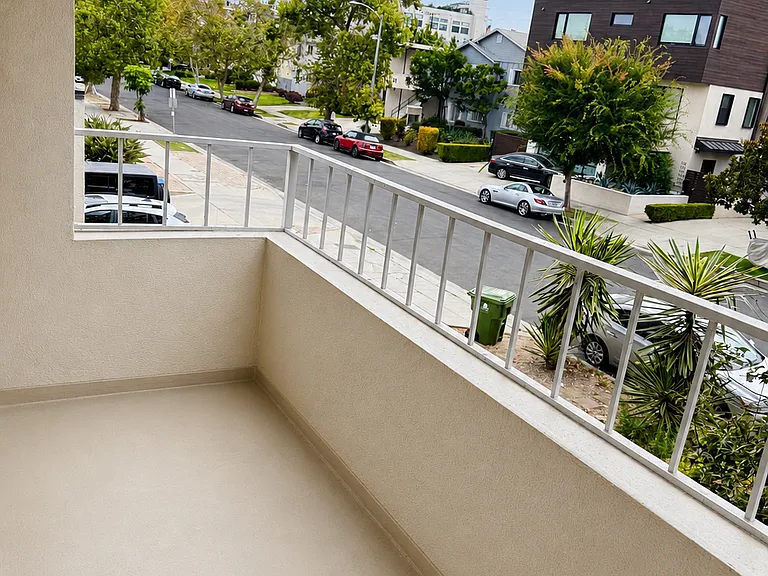 153 S Hayworth Ave #202 — Photo 8